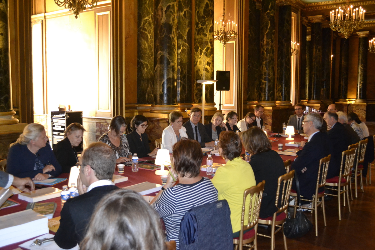 Réunion du comité dans la salle des colonnes du château de Fontainebleau le 23 septembre 2016