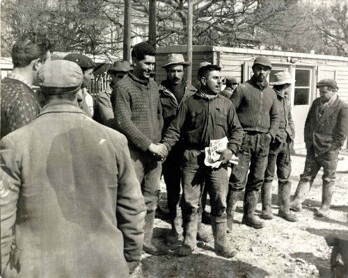 Travailleurs français et algériens, le 19 mars 1962 à Montreuil