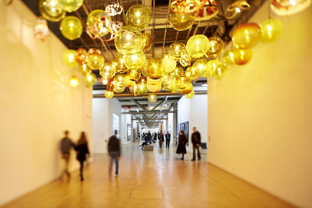 Installation de luminaires au Centre Pompidou