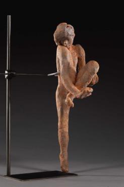 Sculpture de Rodin sur un socle avec tuteur : mouvement de danse D