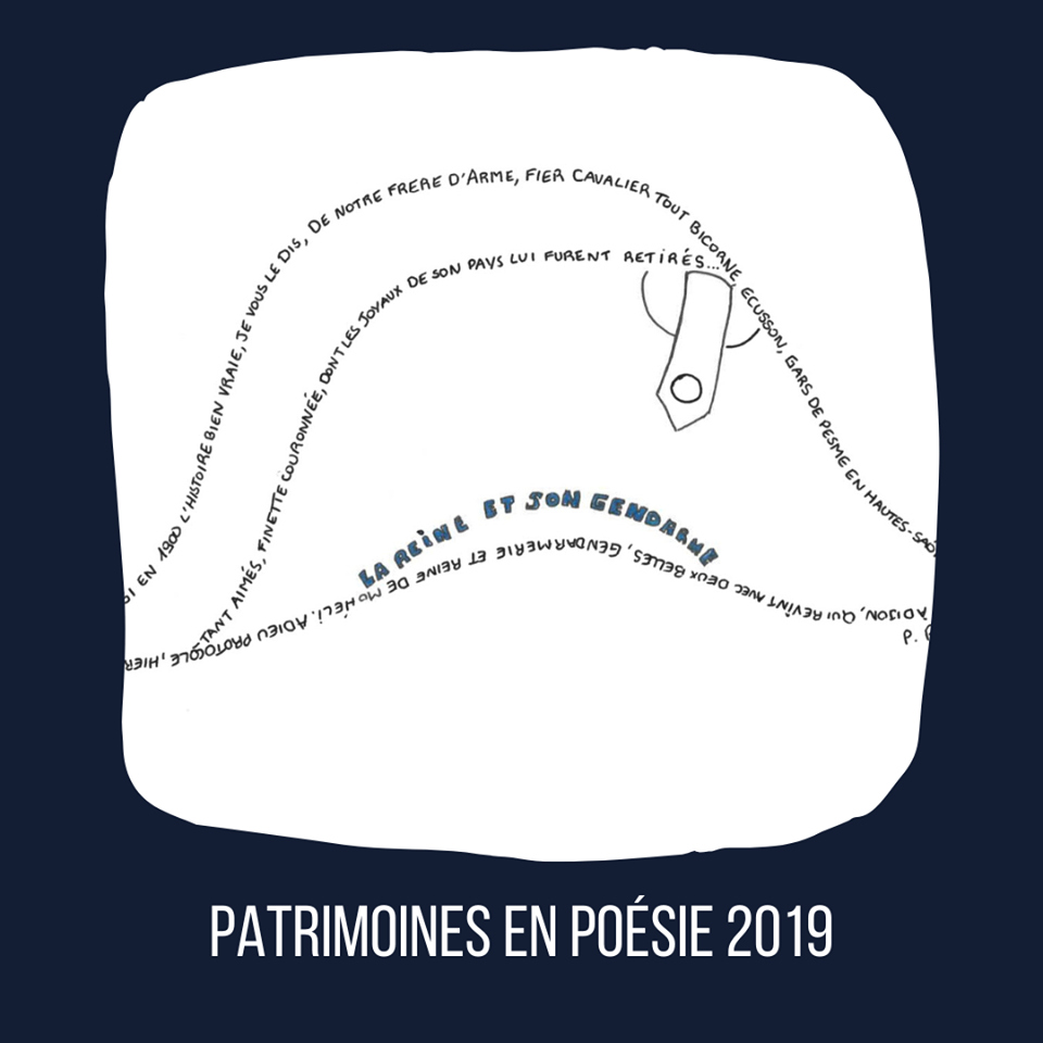 Calligramme en bicorne de gendarme, dessous : ‘PATRIMOINES EN POÉSIE 2019’