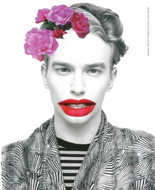 Photomontage d’un portrait N&B avec des lèvres rouges exagérées et des roses dans les cheveux
