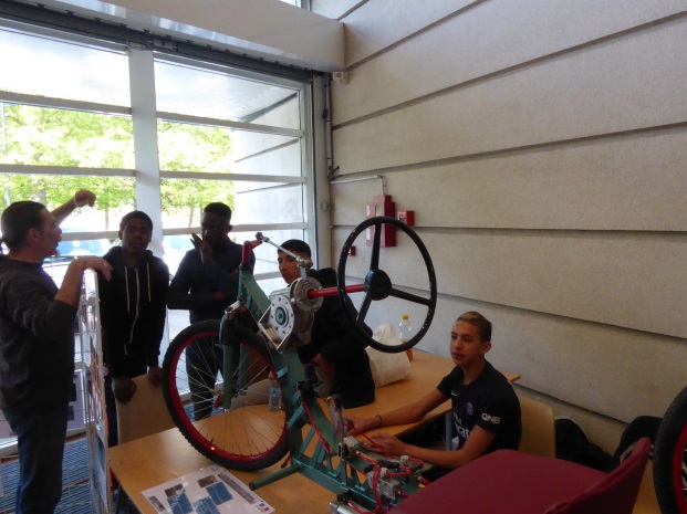 Tricycle pneumatique sur le stand du lycée Voillaume, Aulnay-sous-Bois