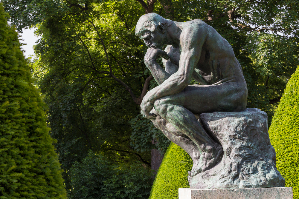 Le Penseur dans les jardins du musée Rodin Paris
