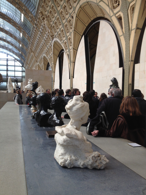 Les CE devant le Bellone d’Auguste Rodin prêté au musée d’Orsay