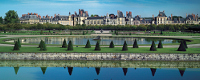 Vue panoramique du château de Fontainebleau depuis les jardins