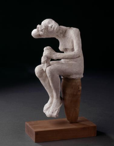 Auguste Rodin, Assemblage : Nu féminin à tête de femme slave, assis sur une petite amphore d’albâtre