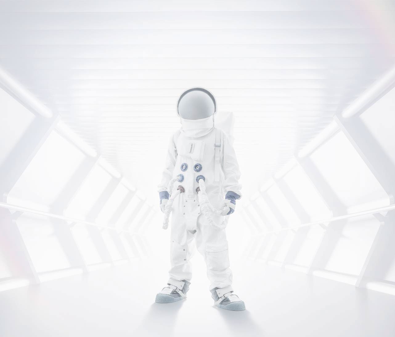 Infographie : un astronaute en scaphandre dans un couloir de station spatiale très lumineux