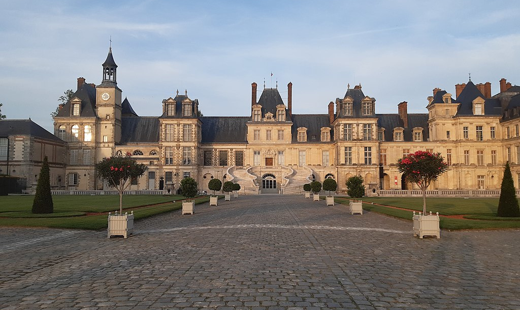 La cour d’honneur du château de Fontainebleau